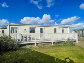 Stunning 6 Berth Caravan For Hire In Norfolk, Close To The Beach! Ref 19129S